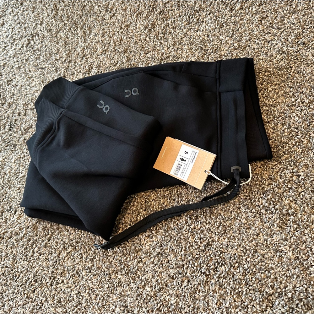 On Runnning Women’s Small Black Sweats Pants Brand New With Tags